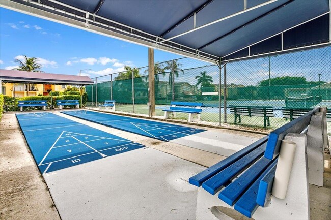 Building Photo - 700 Waterside Dr