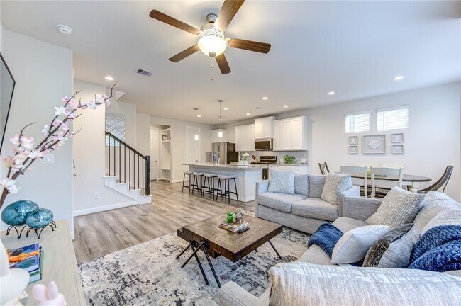 Building Photo - 9834 Rugged Oaks Dr