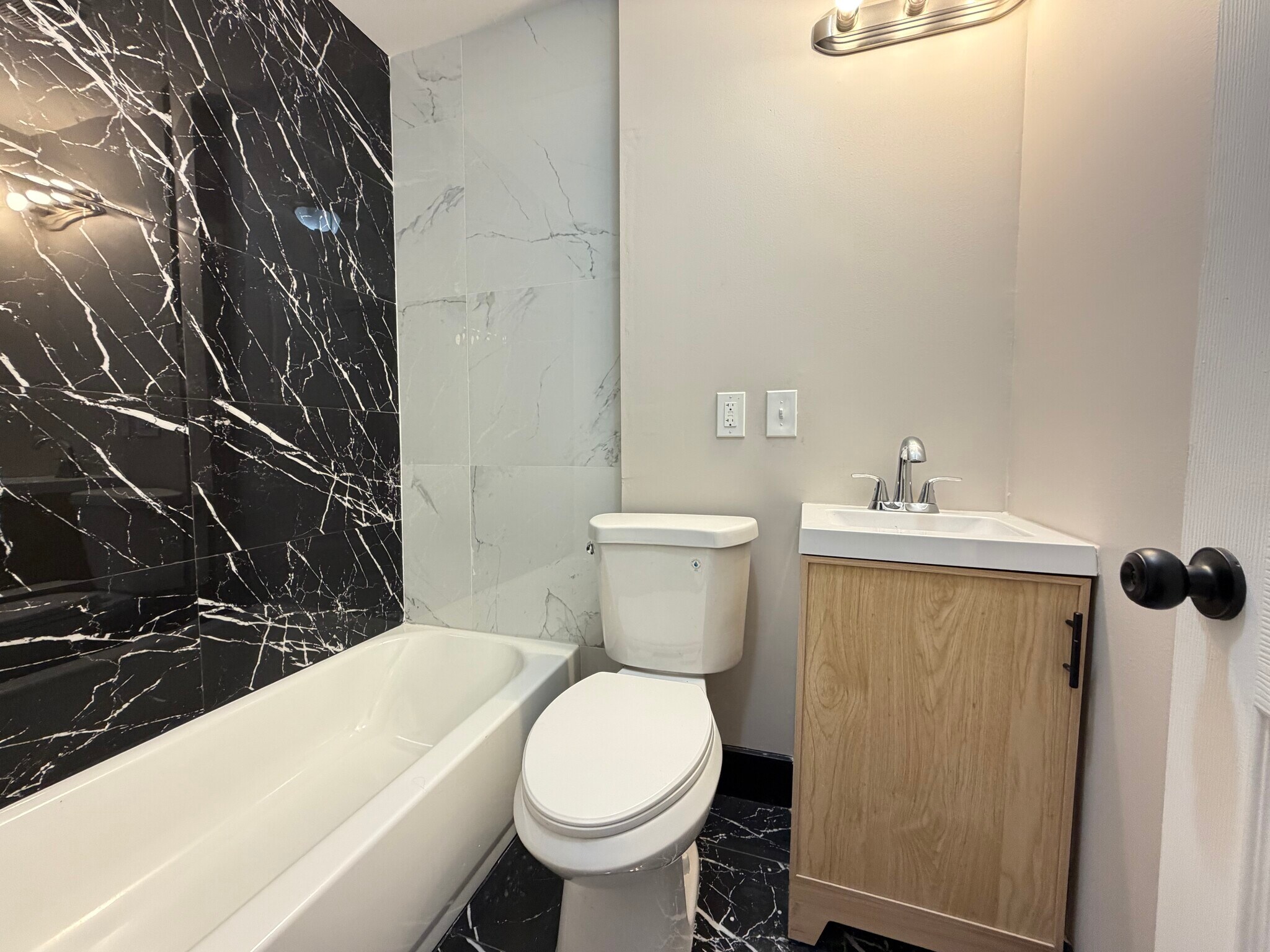 89-91 E 25th St 6 - 90 E 25th St