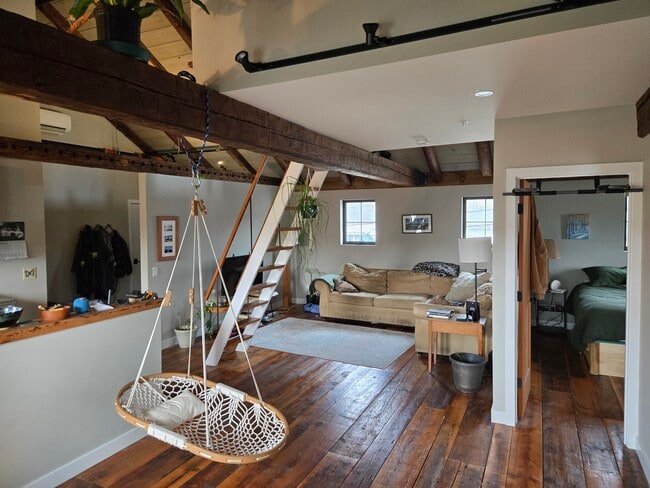 Building Photo - Perry Hill Partners