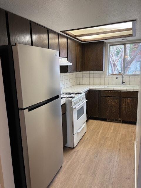 Building Photo - 2122 Orchard Dr