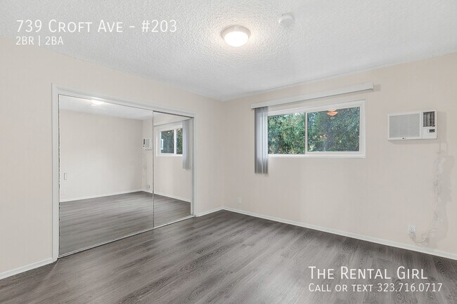 Building Photo - 739 Croft Ave