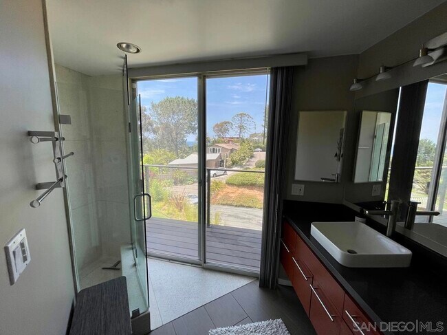 Building Photo - 1035 Klish Way