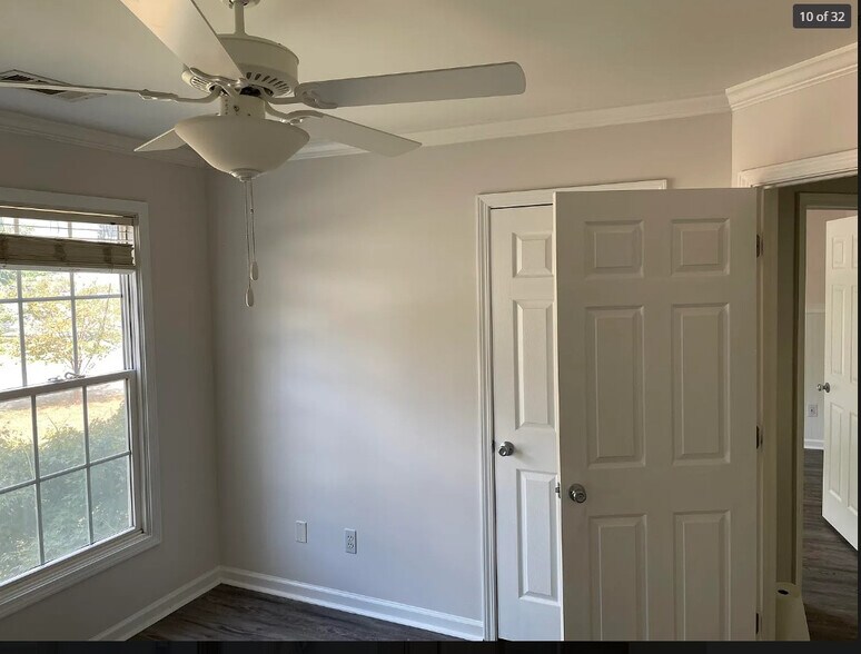 Building Photo - Room in House on Barrett Springs Dr