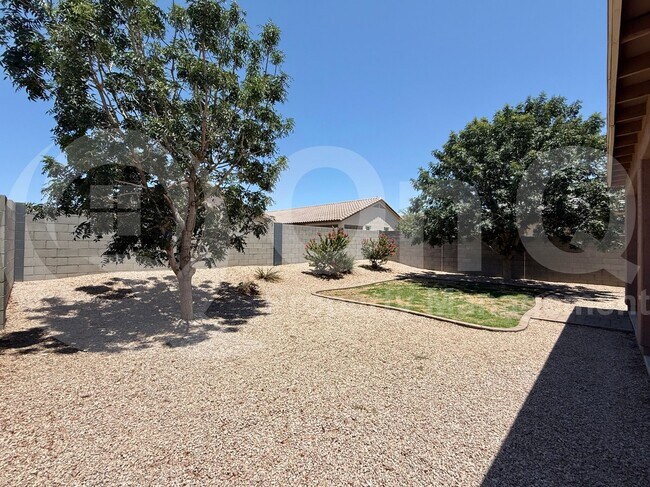 Building Photo - 24758 W Huntington Dr