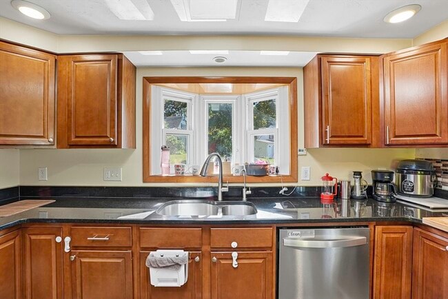 Building Photo - 51 Janet Cir