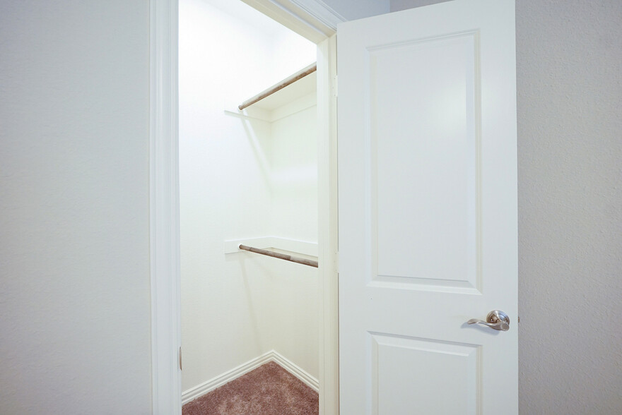 Building Photo - 3433 Solana Cir