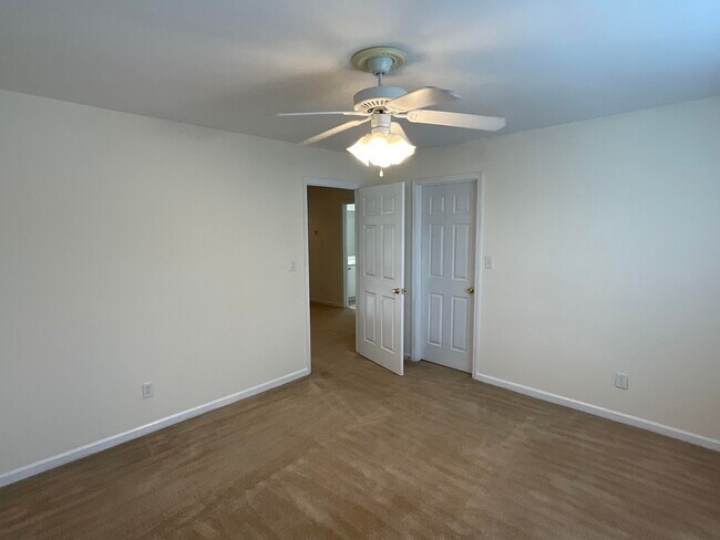 Building Photo - 375 Barnsley Dr