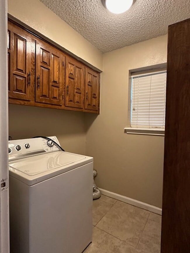 Building Photo - Family home in Huntington Subdivision in P...