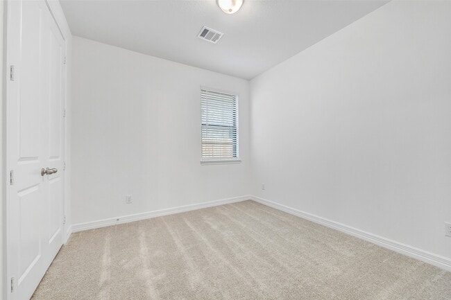 Building Photo - 4116 Silver Fls