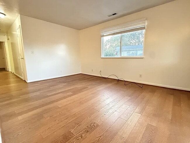 Building Photo - Adorable three bedroom home located in Salt Lake City