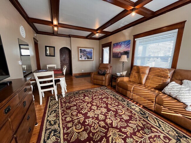 Building Photo - 2608 Leclaire St