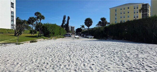 Building Photo - 3930 Belair Ln