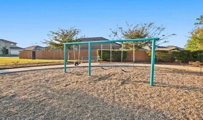 Building Photo - 16779 Country W Dr