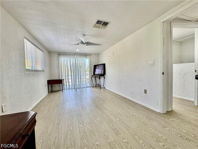 Building Photo - 7123 Shannon Blvd