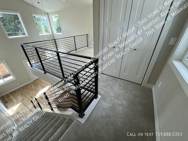 Building Photo - 839 E Willamette Ave