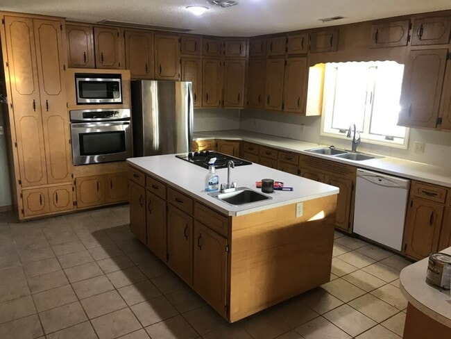 Building Photo - 242 N 1600 Rd