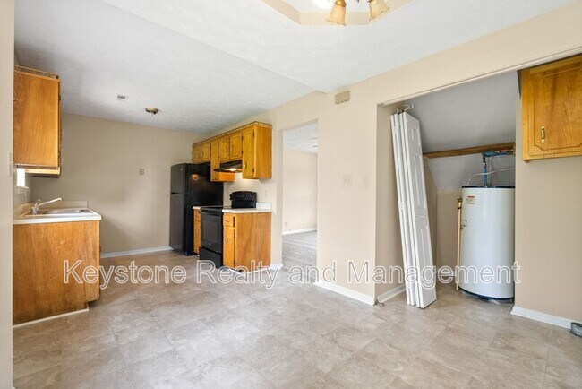 Building Photo - 2080 Carneal Ln