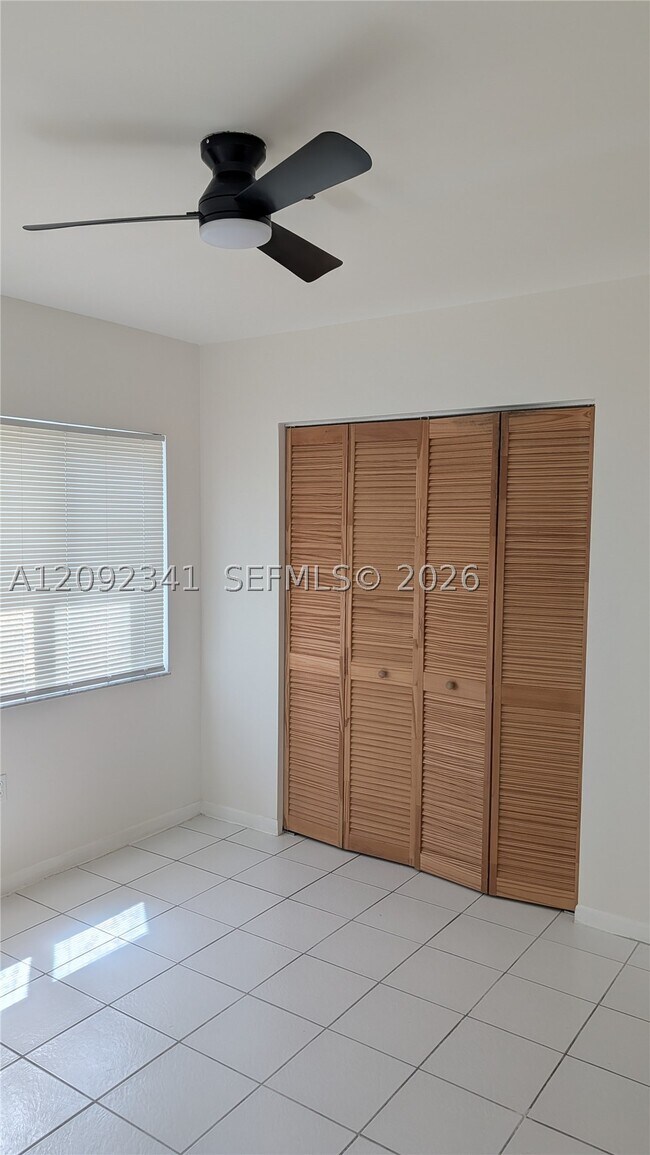 Building Photo - 208 Riviera Cir