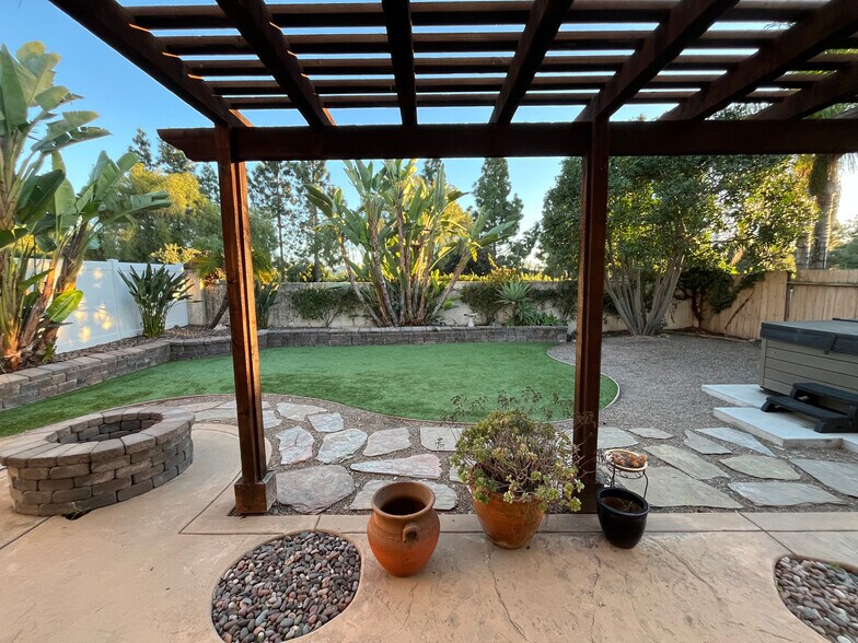 Building Photo - 1239 Calle Fantasia