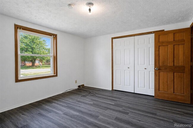 Building Photo - 15060 Michael St
