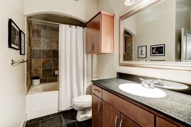 Building Photo - 1901 Post Oak Blvd