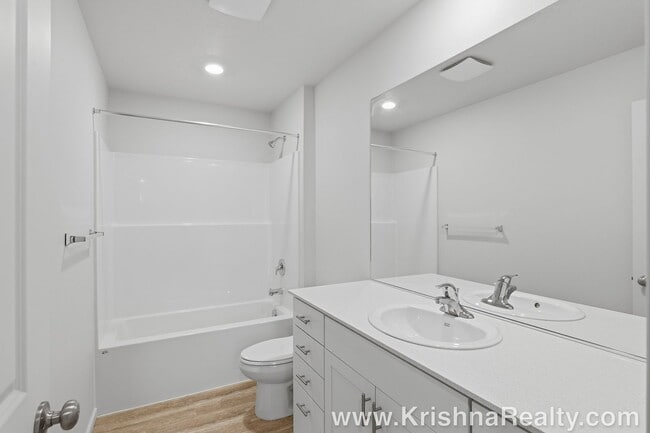 Building Photo - 4984 Columbus Ave