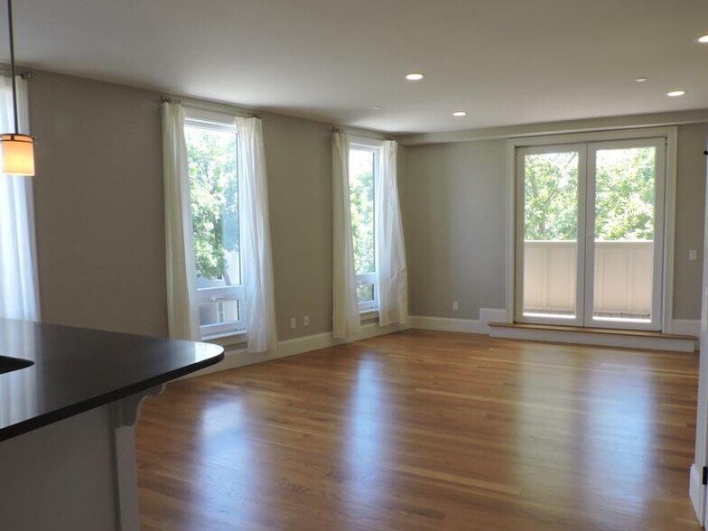 Building Photo - 168 Hampshire St