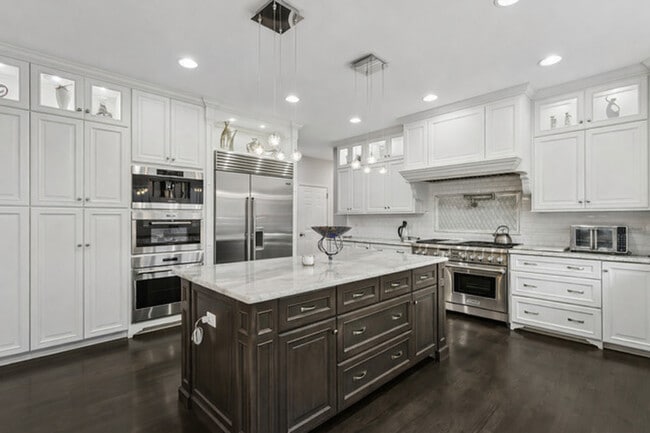 Building Photo - 9200 Falling Waters Dr W