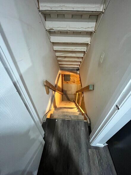 Building Photo - 11 Limerick Dr E