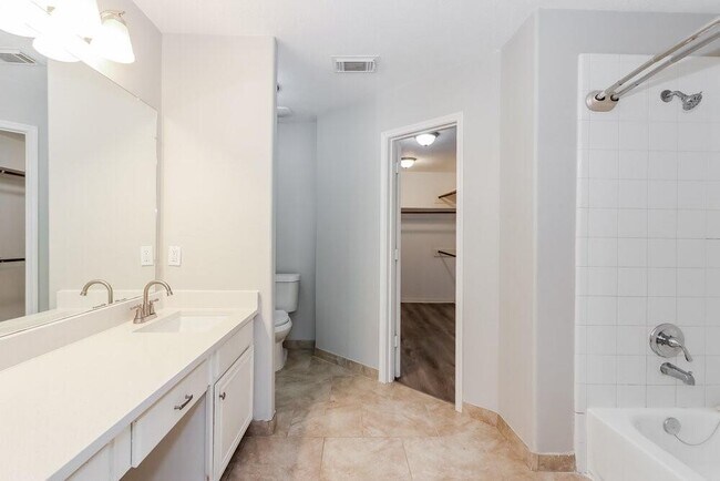 Building Photo - 15503 Gallant Ct