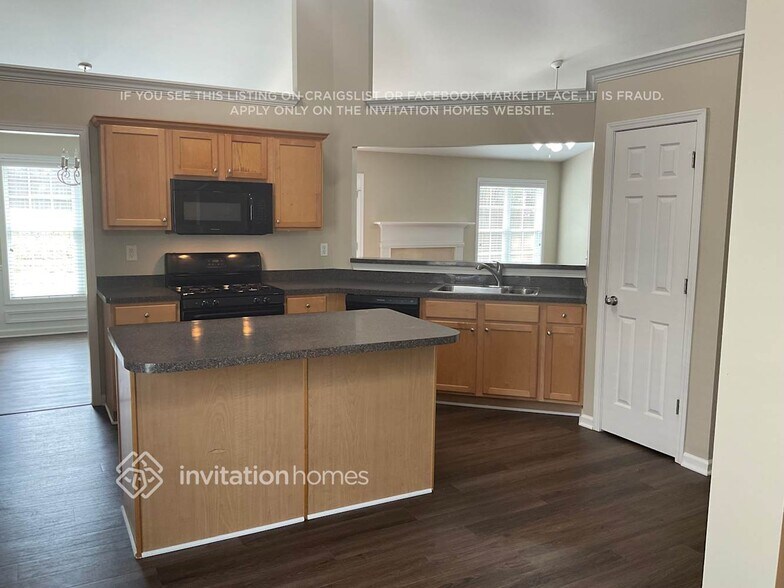 Building Photo - 2819 Merrion Park Ln NE