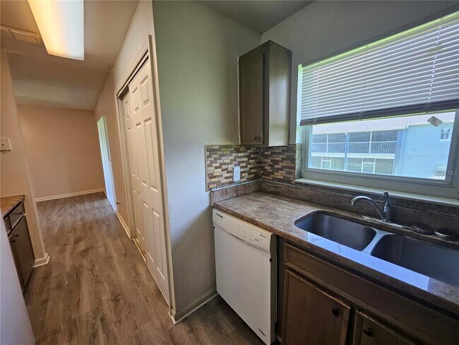 Building Photo - 4136 Pershing Pointe Pl