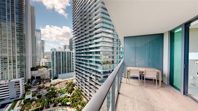 Building Photo - 650 NE 32nd St