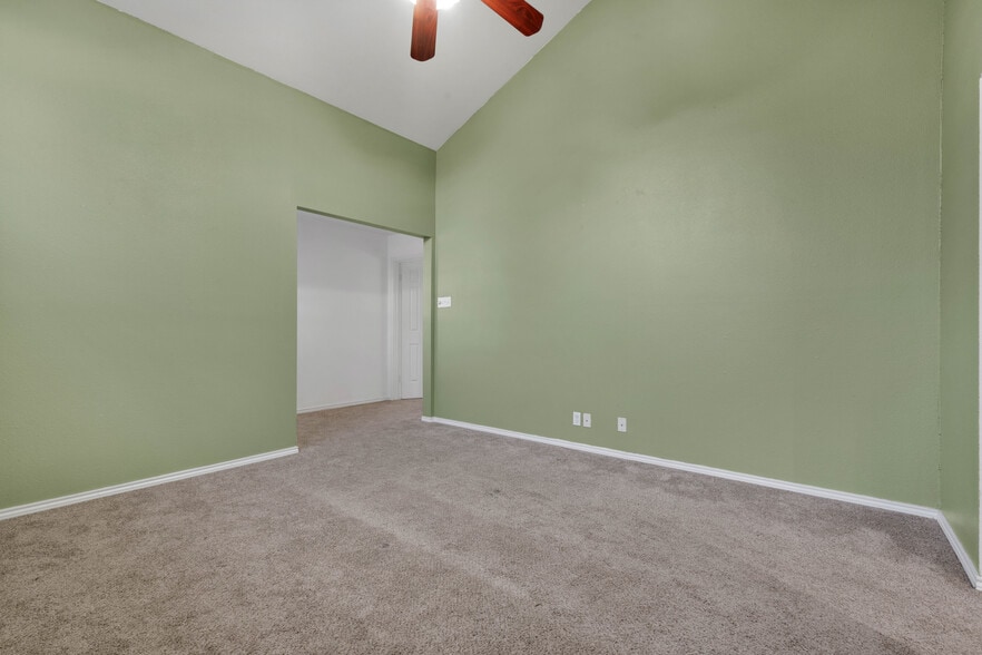 Building Photo - 7930 Roanoke Run