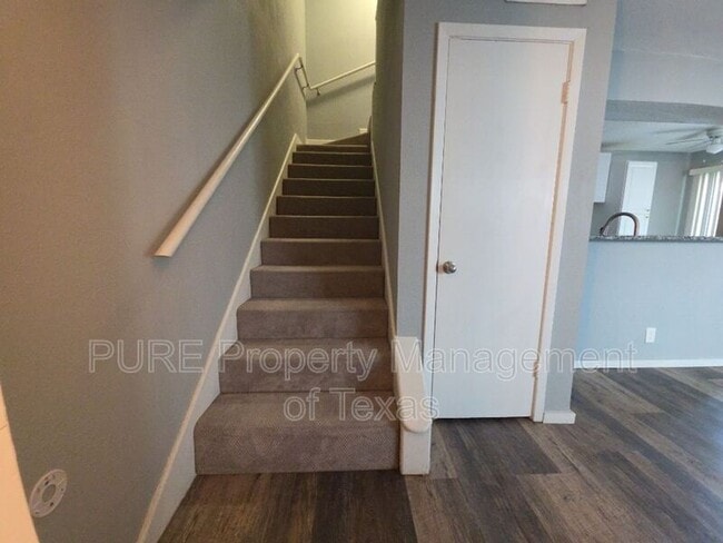 Building Photo - 5808 Wellington Dr