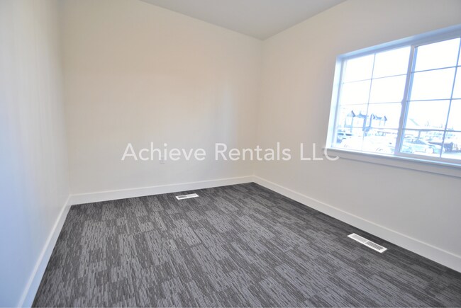 Building Photo - 1593 110