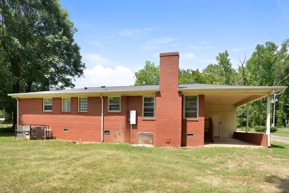Building Photo - 3304 Sunset Rd