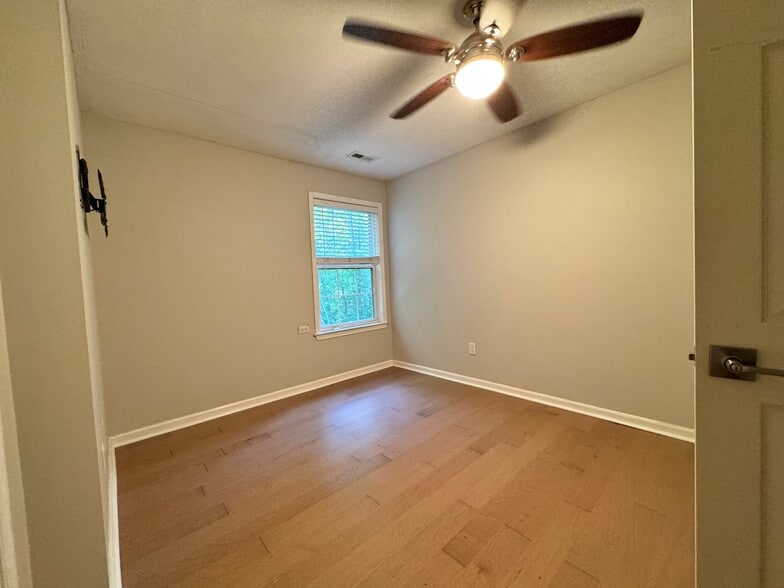 Building Photo - 104 Hamlin Dr