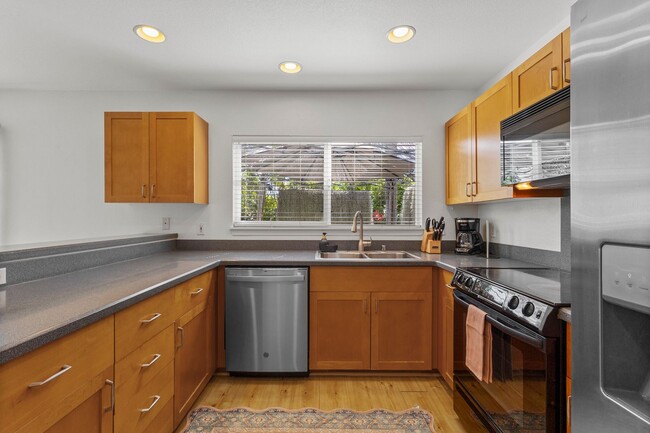 Building Photo - Hillside 3 BR House | W/D • 2 Car Garage • A/C