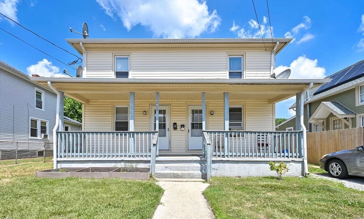 Building Photo - 606 Pine St