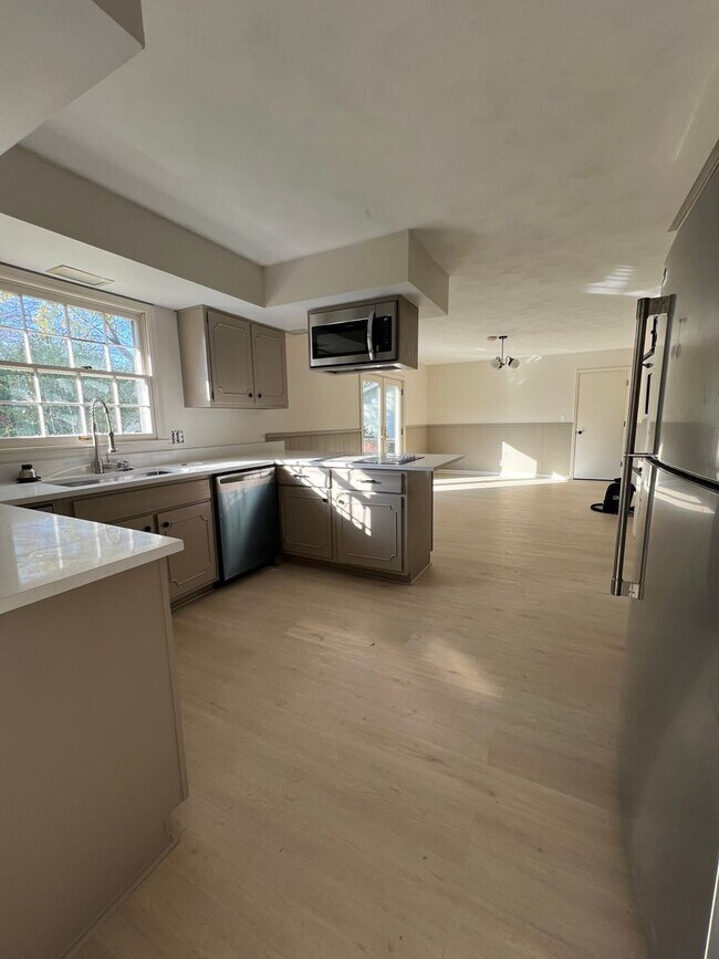 Building Photo - West Lafayette Home, Fenced Backyard, Attached 2 Car Garage, Stainless Appliances, Full Basement