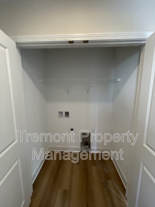 Building Photo - 4073 Manor Rd