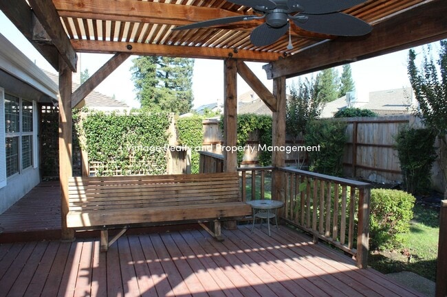 Building Photo - Top Of The Line Big 2/3 Bedroom Single Story Home Ready to Go!!!