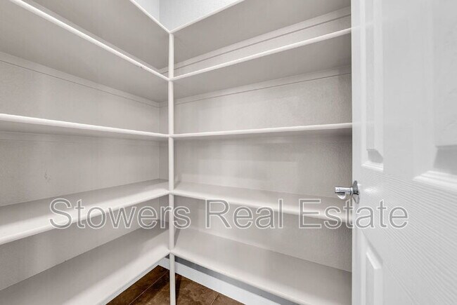 Building Photo - 173 Heligan Ln