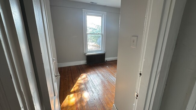 Building Photo - 705 Franklin St