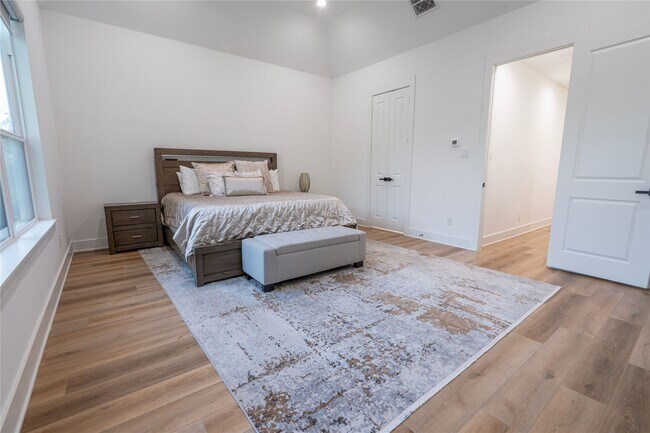 Building Photo - 1307 E 27th St