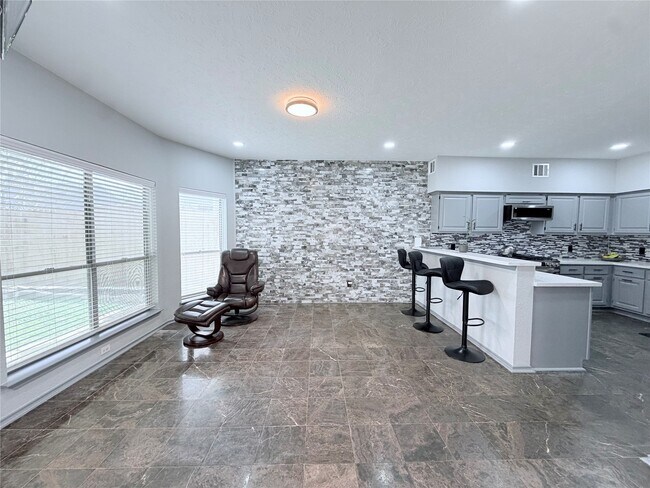 Building Photo - 7015 Puerta Vista Ln