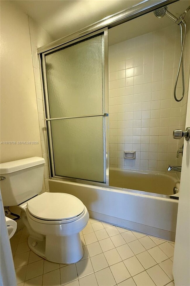 Building Photo - 201 Lake Pointe Dr