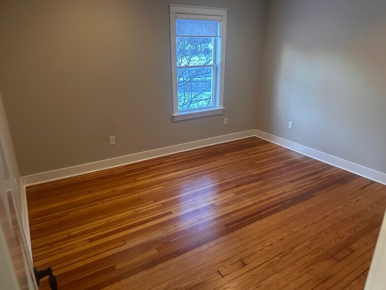 Building Photo - 135 Maple Ave